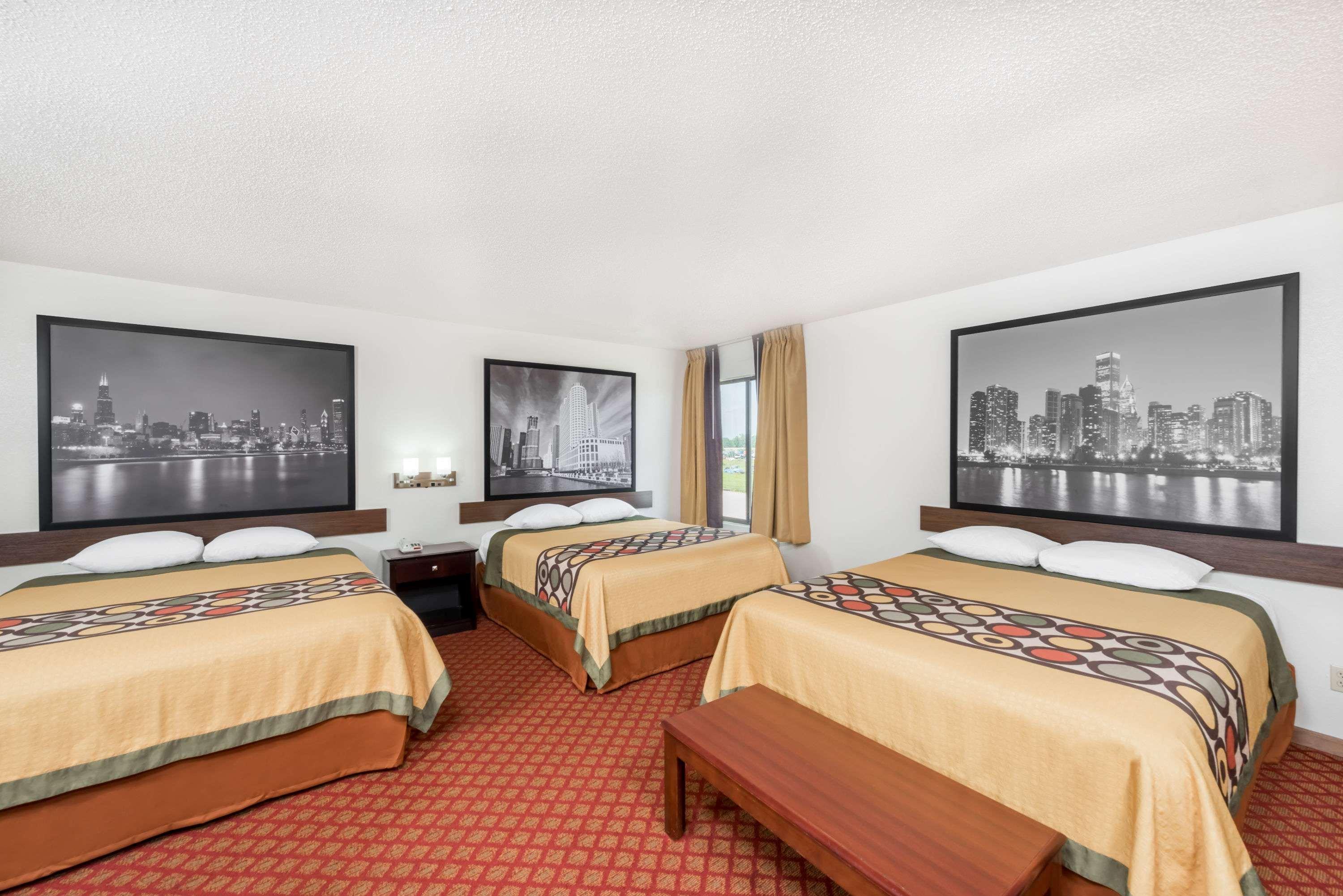 Super 8 By Wyndham Marshall Bagian luar foto