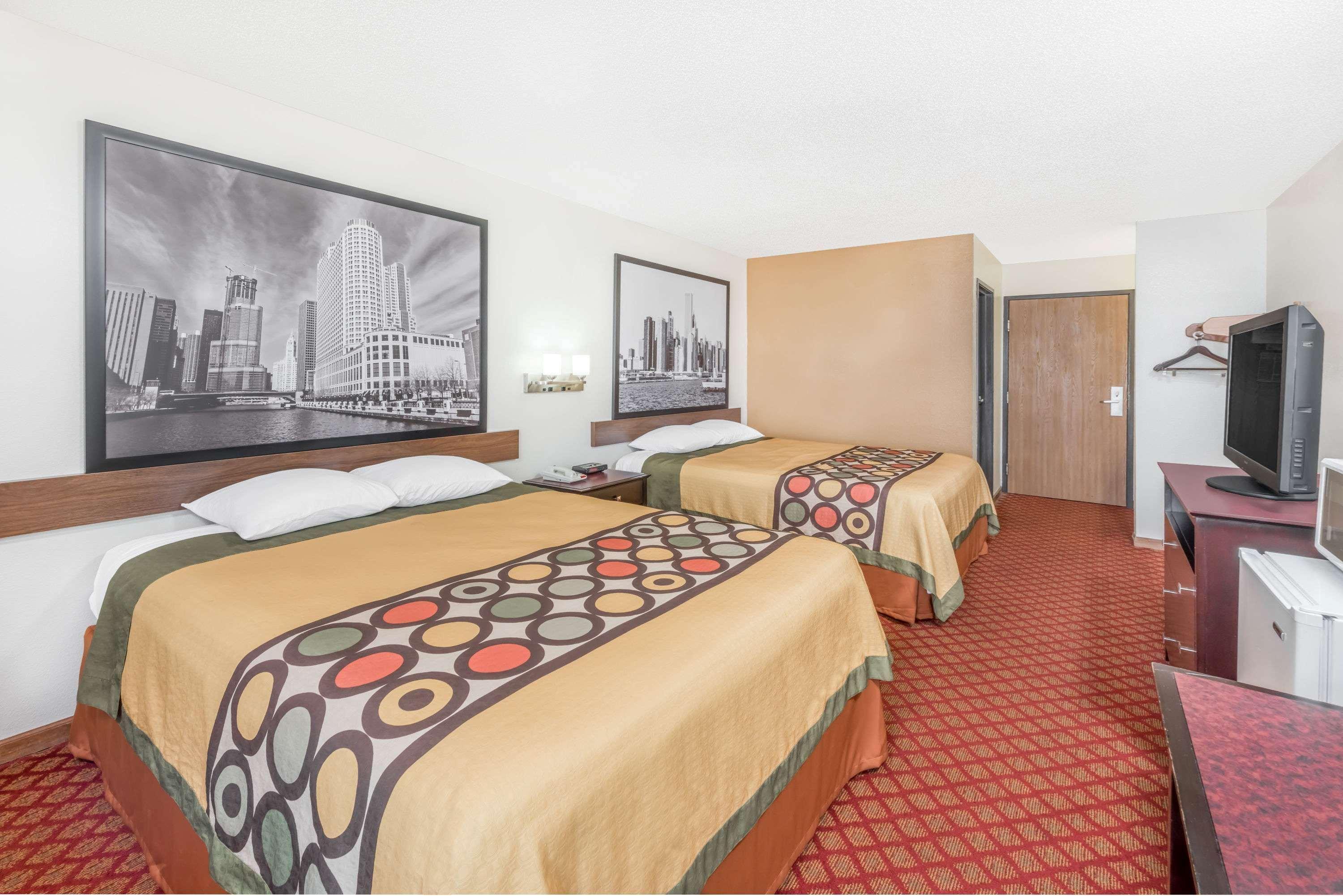 Super 8 By Wyndham Marshall Bagian luar foto