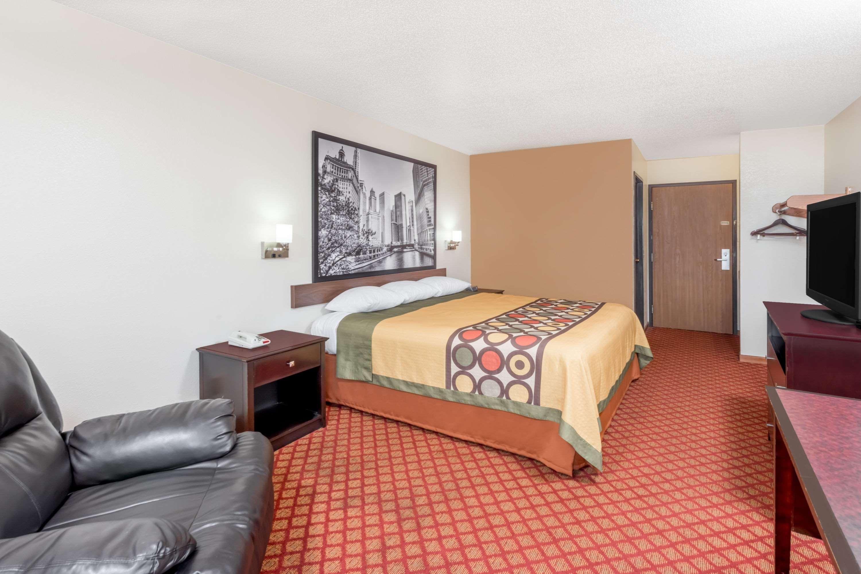 Super 8 By Wyndham Marshall Bagian luar foto