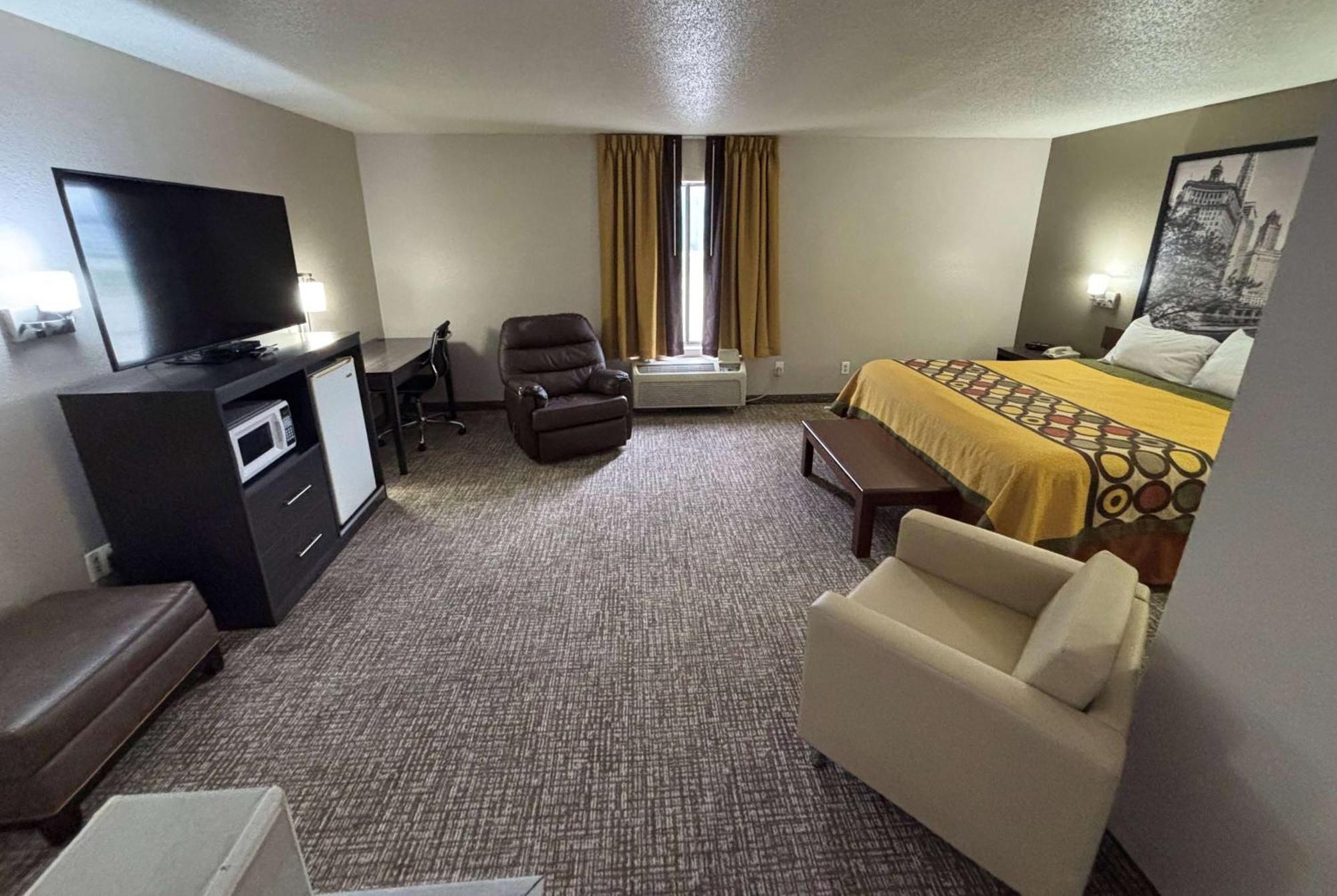 Super 8 By Wyndham Marshall Bagian luar foto