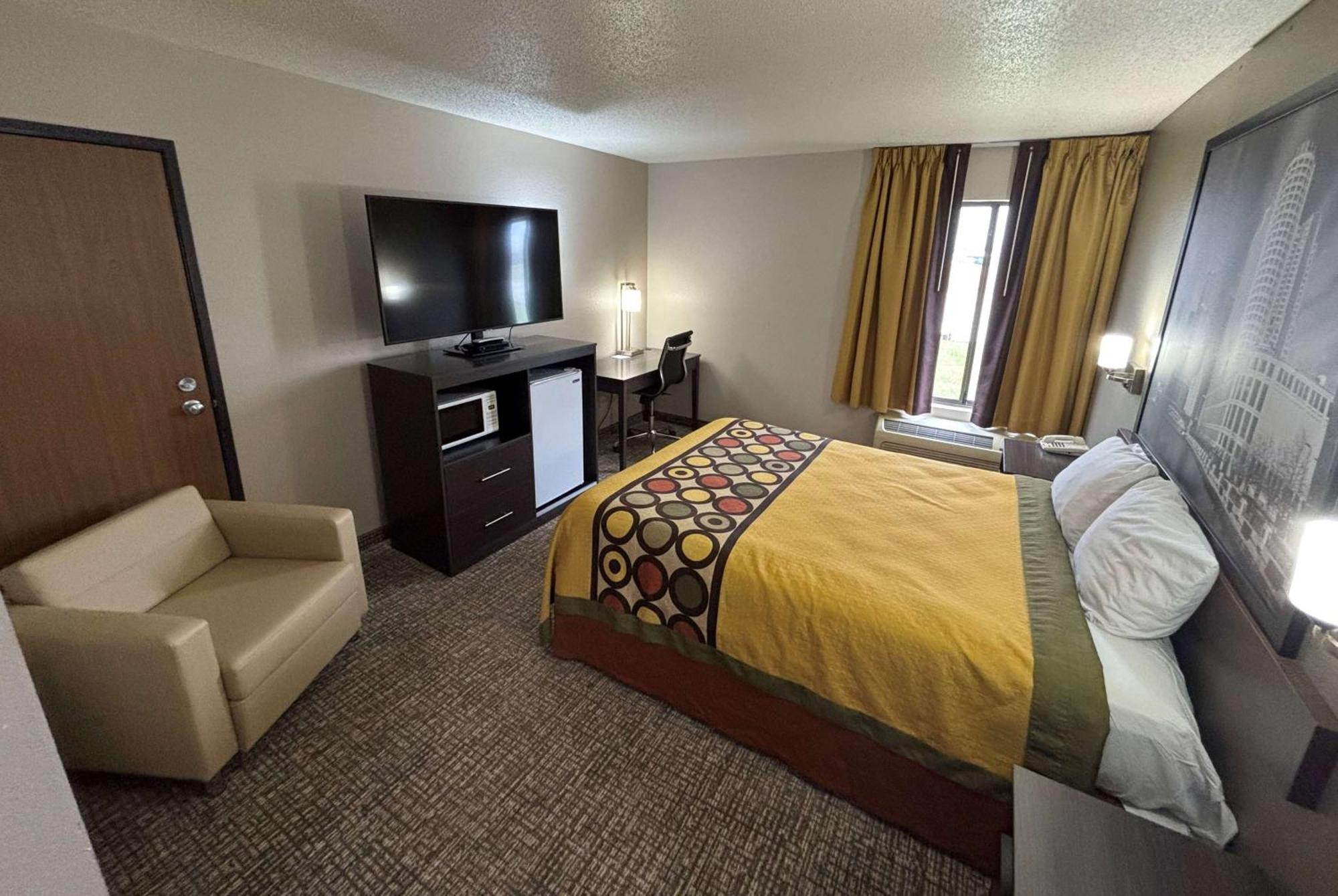 Super 8 By Wyndham Marshall Bagian luar foto