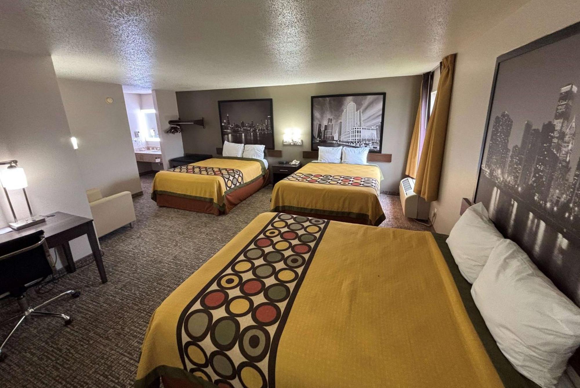 Super 8 By Wyndham Marshall Bagian luar foto